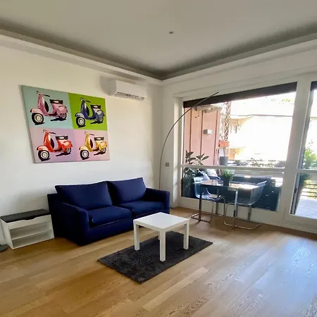 Moderno Bilocale Con Terrazzo Апартаменты
