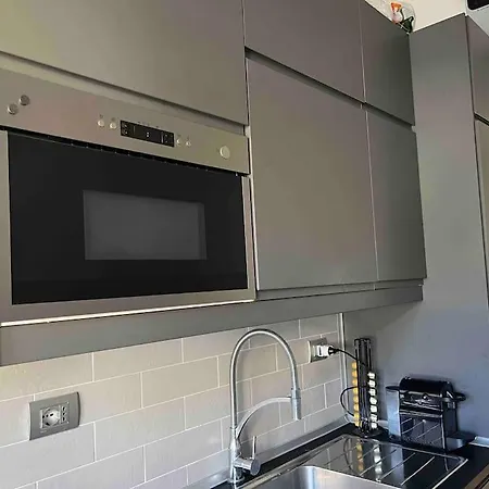 Moderno Bilocale Con Terrazzo