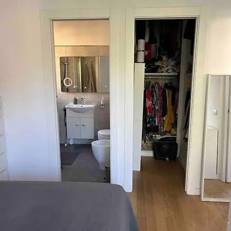 Lägenhet Moderno Bilocale Con Terrazzo